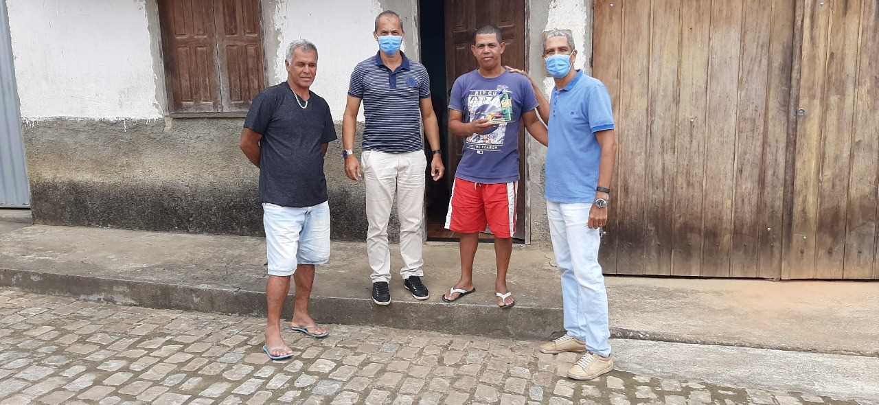 Camacã: Garis são homenageados em suas casas
